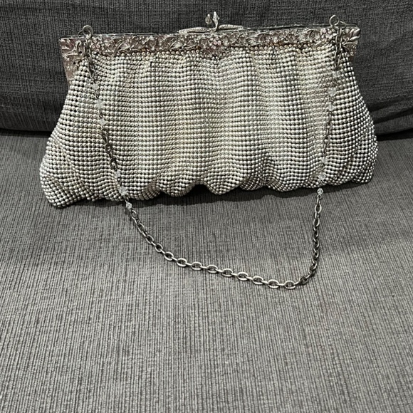 Vintage Whiting & Davis Silver Chainmail Clutch - Picture 2 of 10